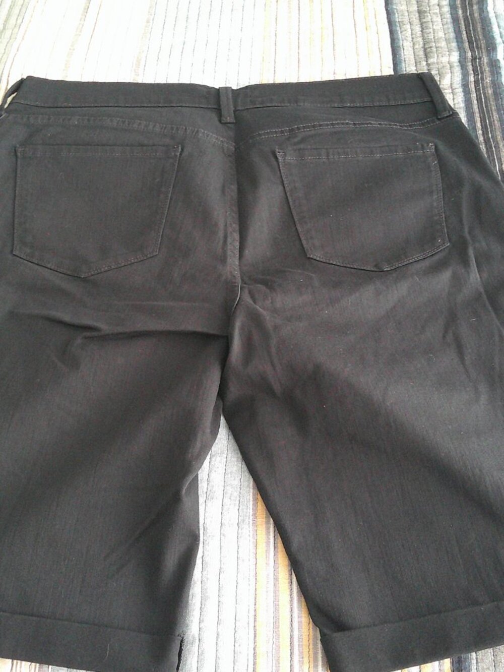 NYDJ Lift & tuck technology black Denim Shorts cuffed bottom Size 14 - Picture 2 of 3